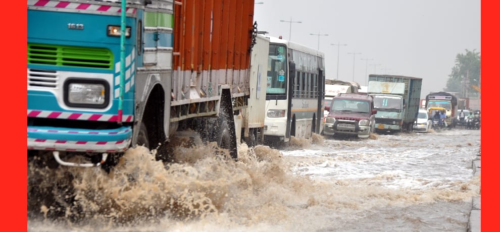 First, people do not speak ill of the condition was rain Third Class City
