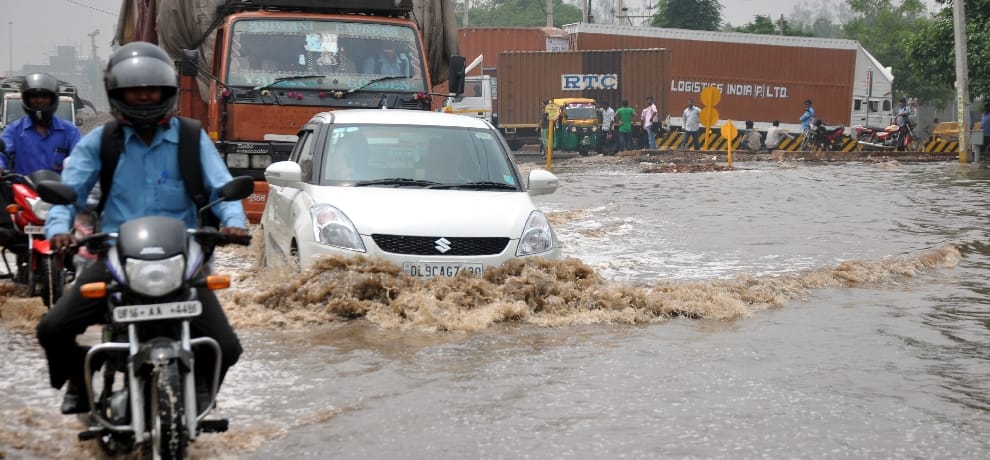 First, people do not speak ill of the condition was rain Third Class City