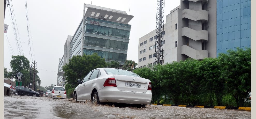 First, people do not speak ill of the condition was rain Third Class City