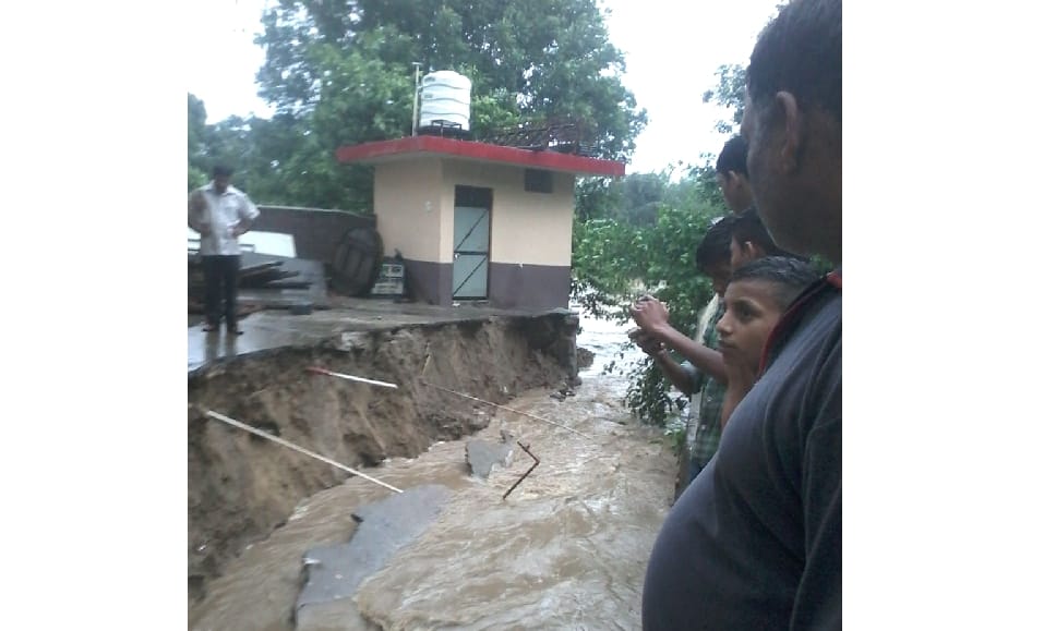 loss of property due to heavy rainfall in himachal.