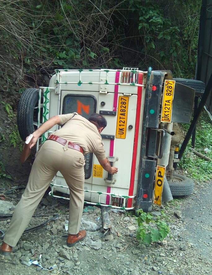 road accident, 11 injured