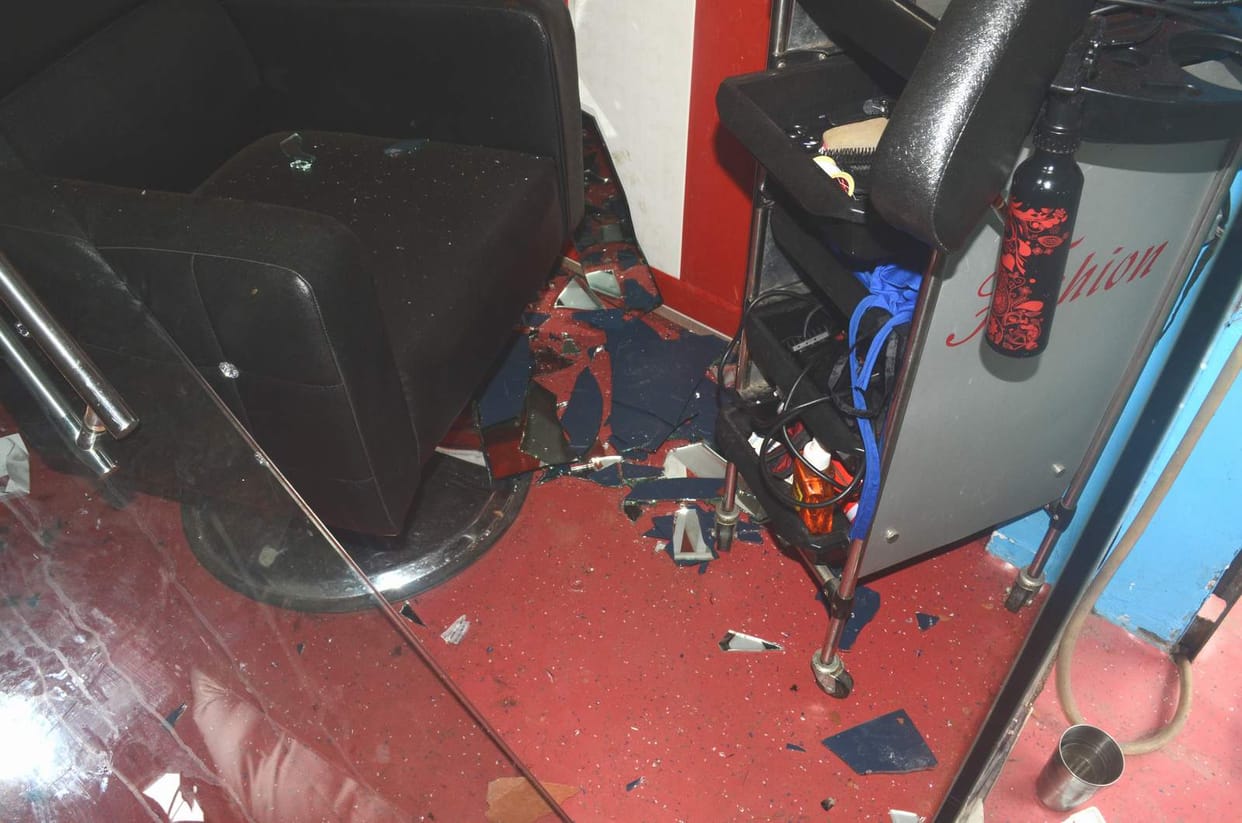 Naughty young men ransacked the store, two injured