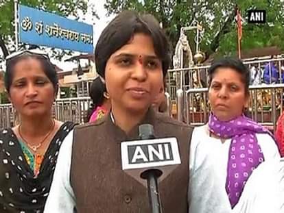 Trupti Desai seek blessings ahead of verdict on Haji Ali Dargah no-entry case