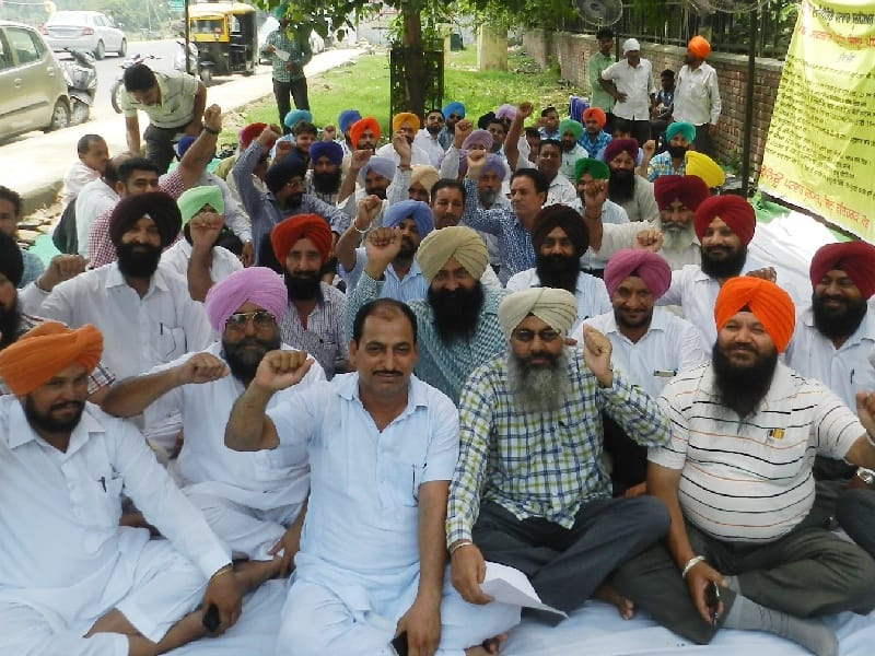 Patwar Union, DC office, display, memo, Ftehpdh Sahib