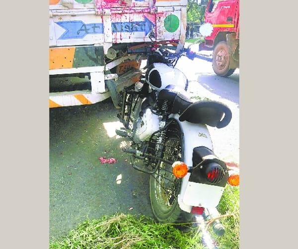  Two died and one injured in an accident in bahraich.