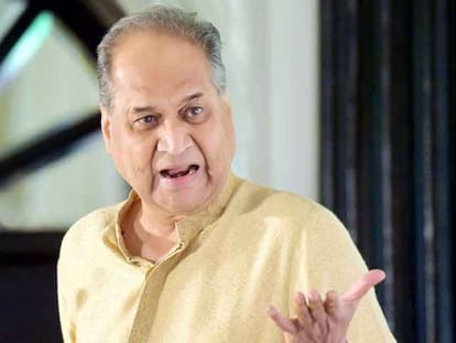 Centralisation of power goes to Modi due to unexperienced ministers: Bajaj