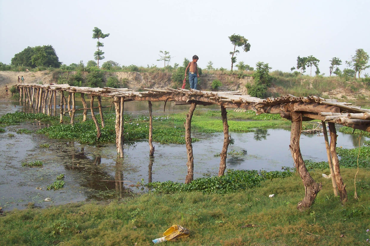 Bamboo bridge crossing the small resort gandak