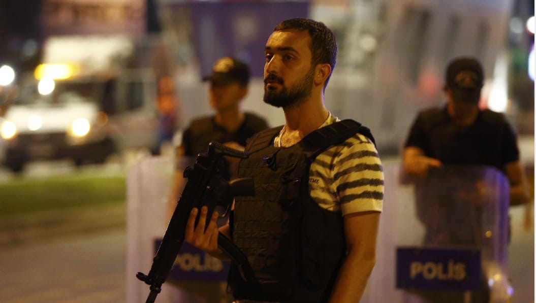 Turkey: Police fire tear gas to stop female protesters in Istanbul