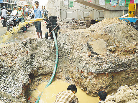 The trouble digging, water crisis deepens