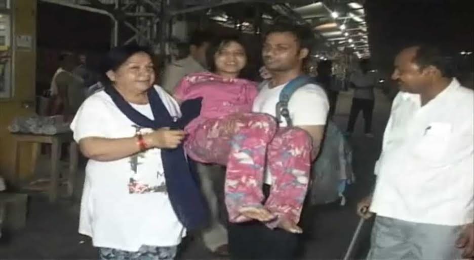 brothers left handicape sister on railway station, disable girl found on station, emotional story 