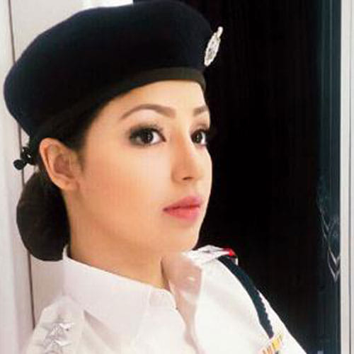 entry of glamorous wife in kapil sharma show
