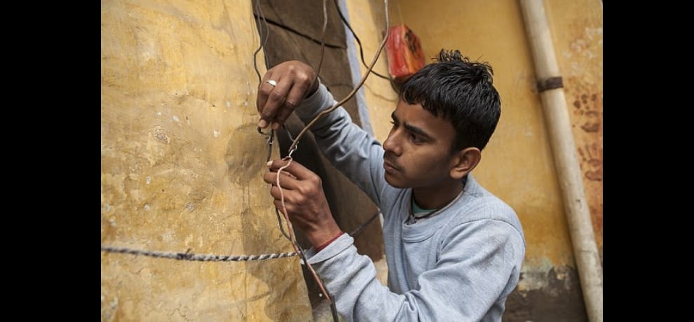 human lightbulb! The 'electric boy' of India deepak jangra can withstand shocking 11,000 volts