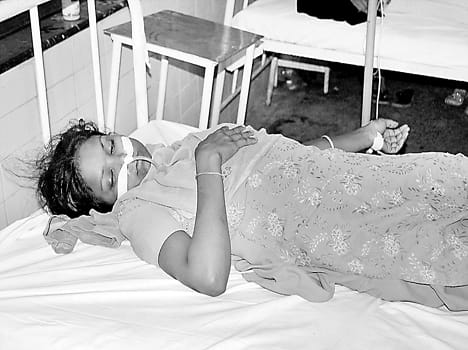 Bandiyon girl fight, he drank a phenyl