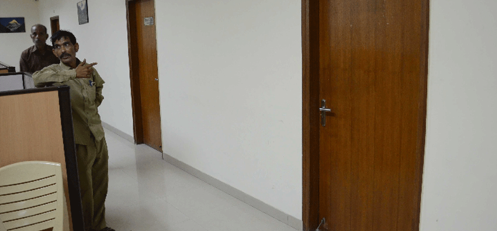 trying to Capture Nehru Yuva Kendra , break lock of the room and removed name plate
