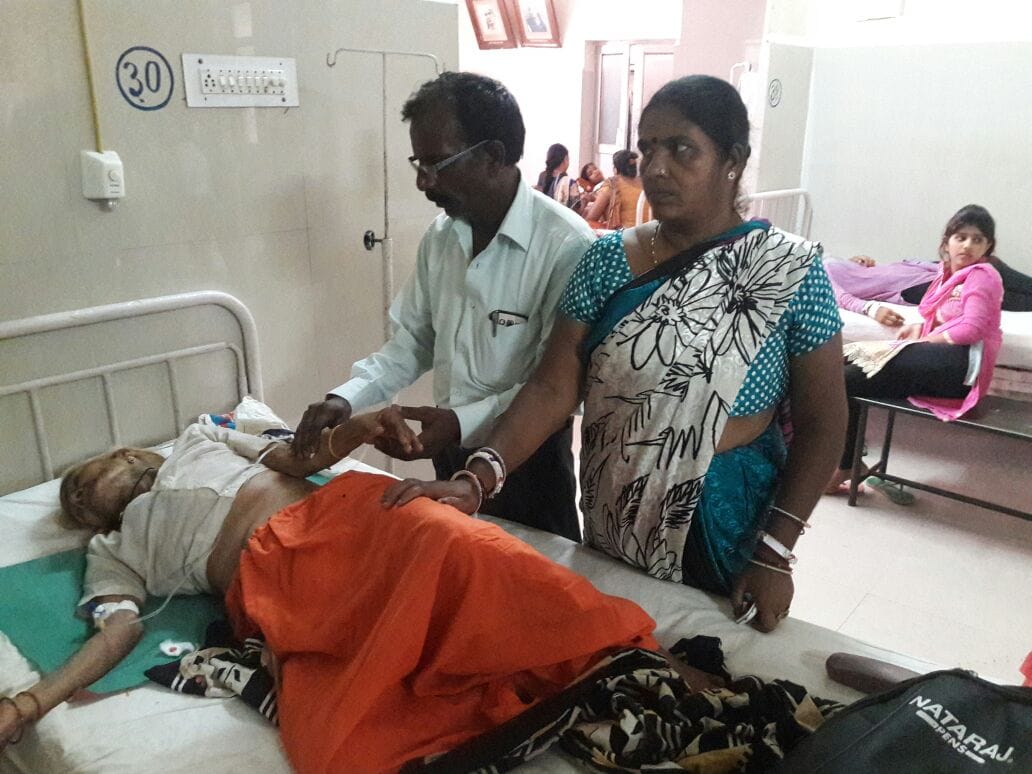 balrampur hospital doctors misbehaved with patient