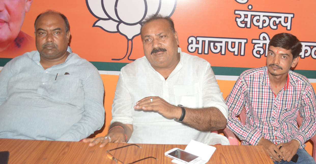 workers will welcome with tilak