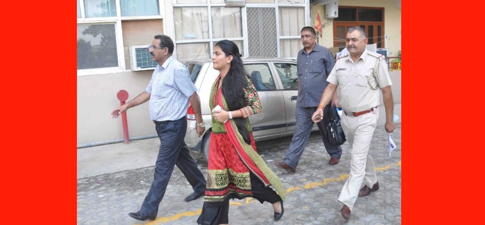 Forensic expert journalist repeated the ritual death of throwing dummy Crime Scene