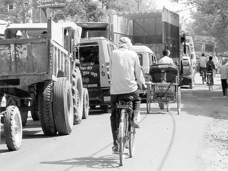 Running heavy vehicle, finding day jam