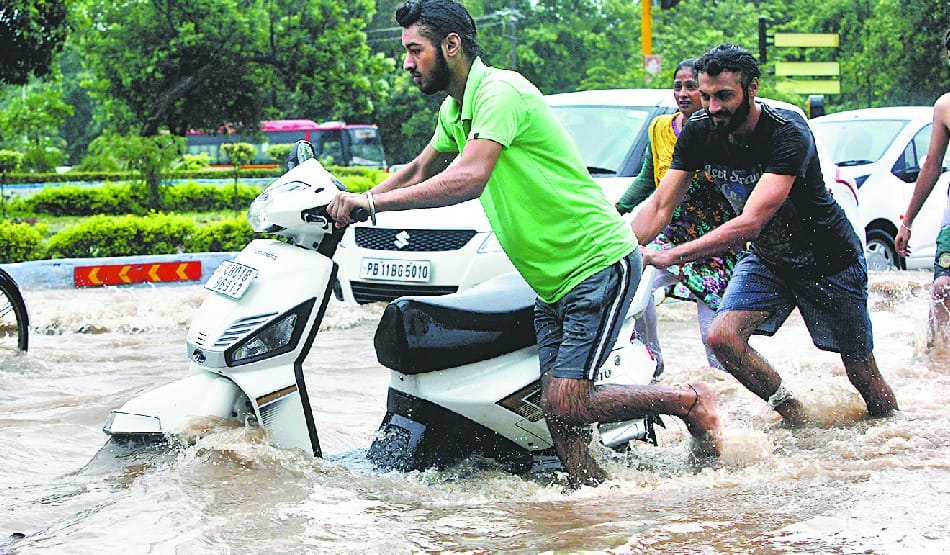 heavy rain in pre mansoon, Water logging in city
