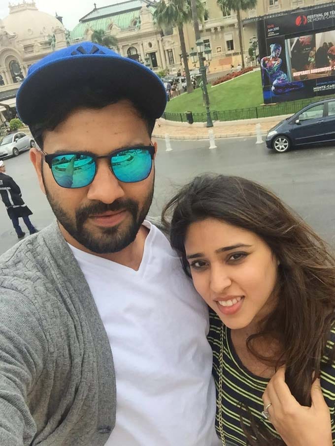 Rohit sharma have to apologize his wife Ritika Sajdeh on her birthday, see there cute chemistry