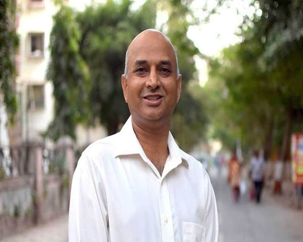 This man started life from Mumbai slum area and now a successful dentist