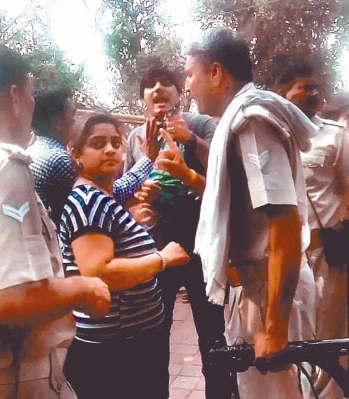 woman beated policeman in taj high security zone