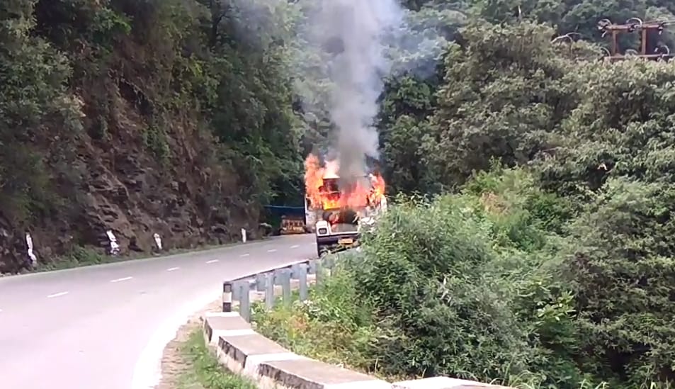 Fire in petrol tanker near Taradevi, shimla