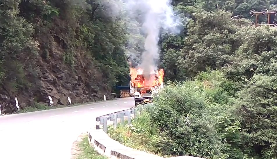 Fire in petrol tanker near Taradevi, shimla