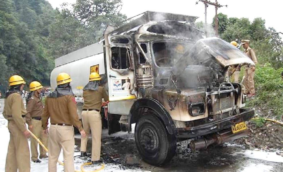 Fire in petrol tanker near Taradevi, shimla