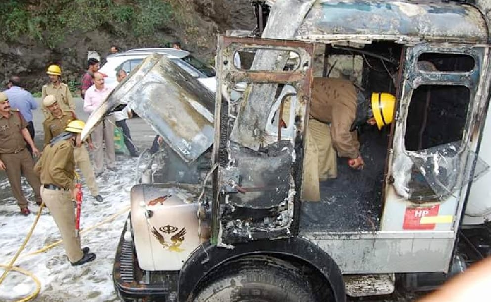 Fire in petrol tanker near Taradevi, shimla
