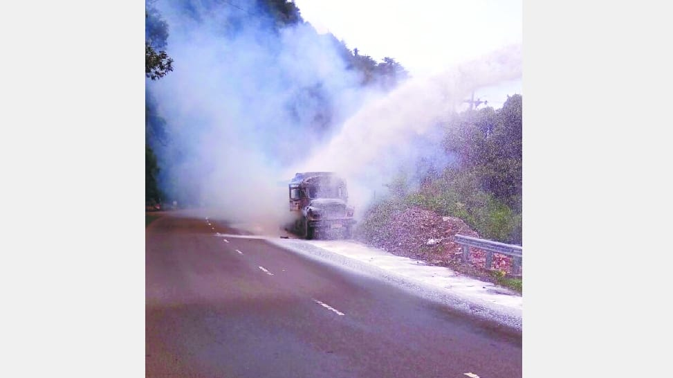 Fire in petrol tanker near Taradevi, shimla