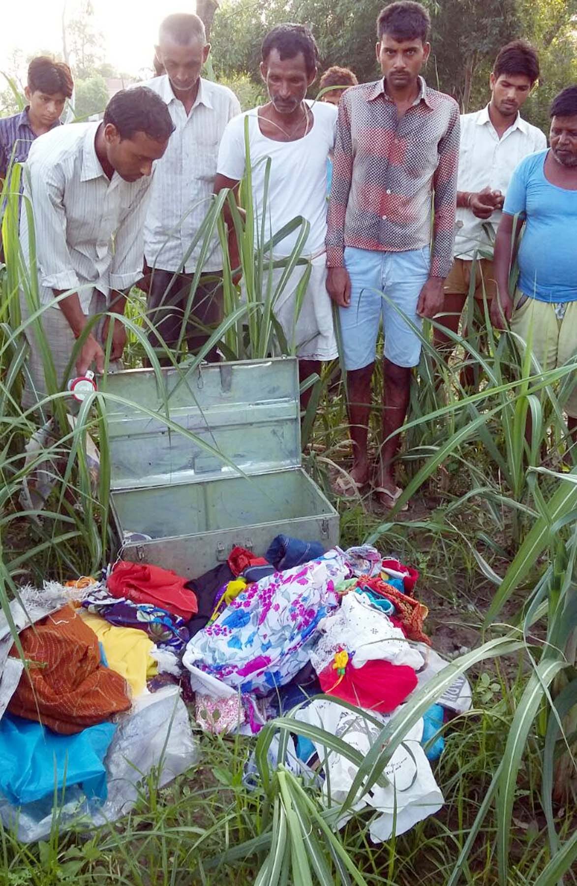 three lakh theft in house