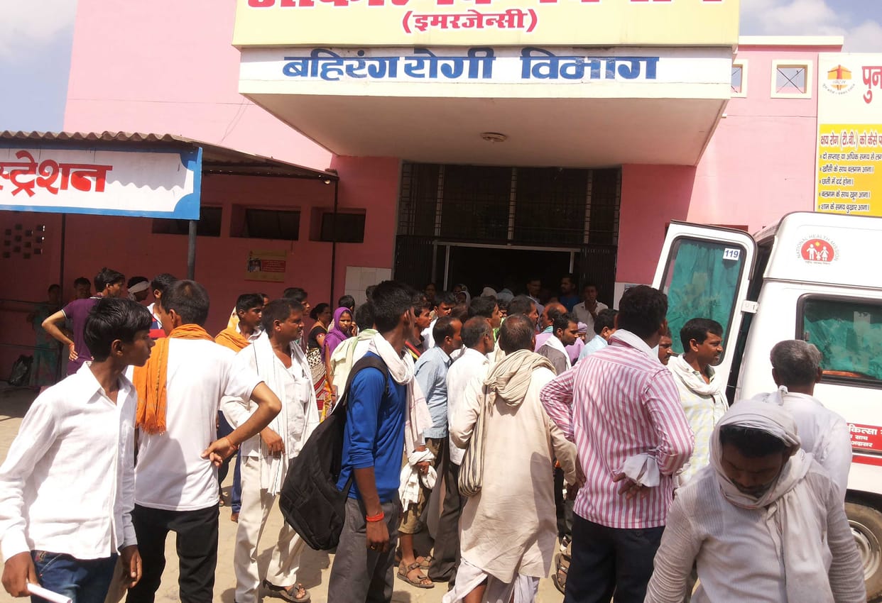 The two sides threw stones and firing