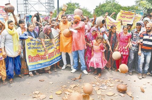 Women pot boils at Collectorate
