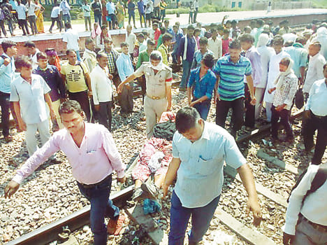 Gomti woman jumped ahead, hand chopped