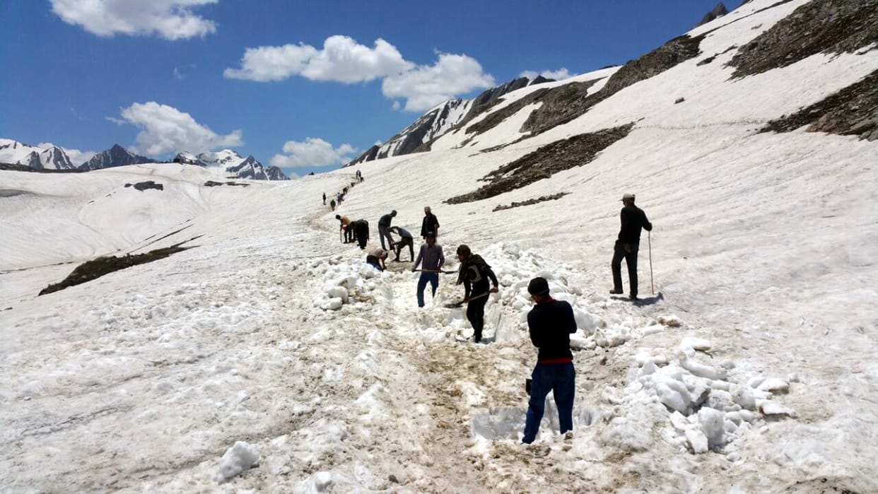 AmarNath Yatra: 500 Himachali piligrim trapped at Baltal.