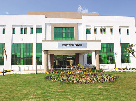 40 contract doctors leave medical college
