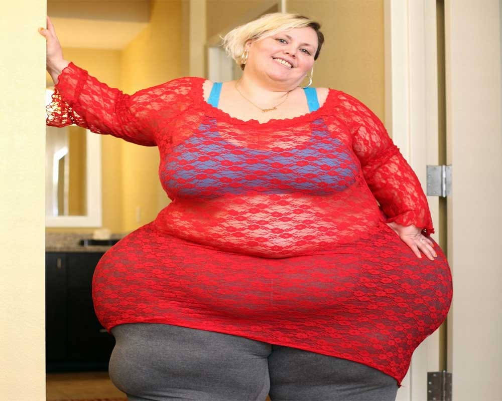 35-stone woman with EIGHT FOOT hips