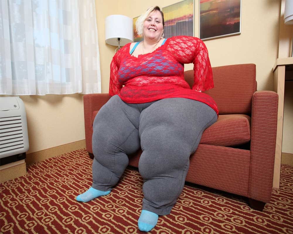 35-stone woman with EIGHT FOOT hips