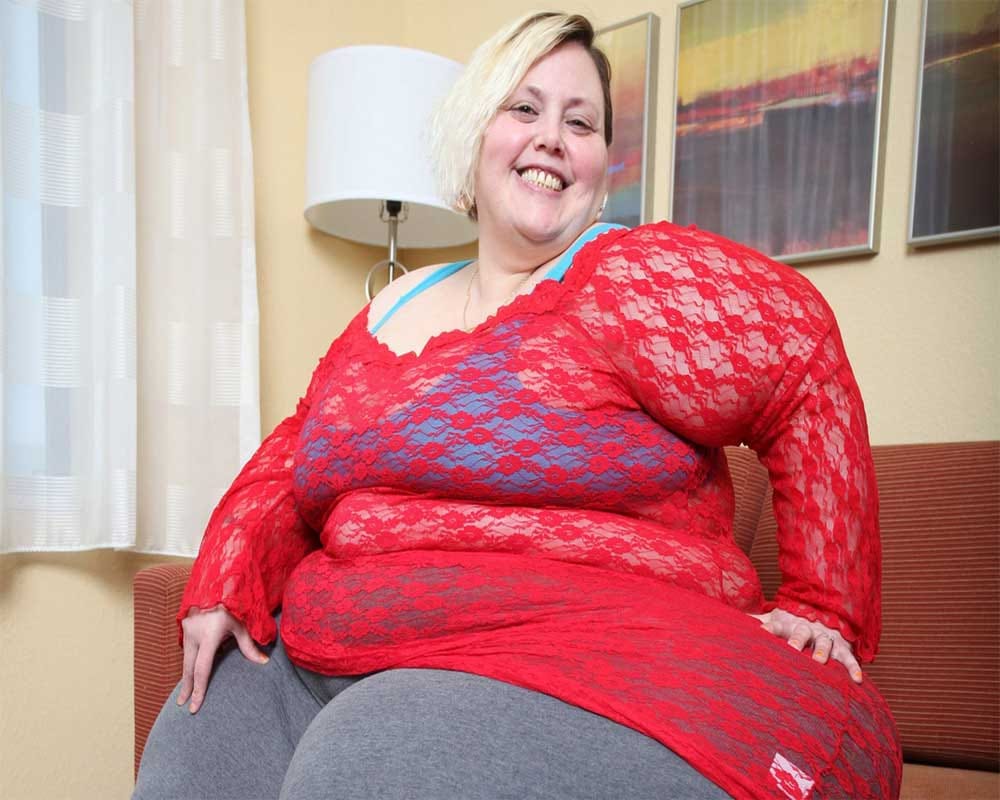 35-stone woman with EIGHT FOOT hips
