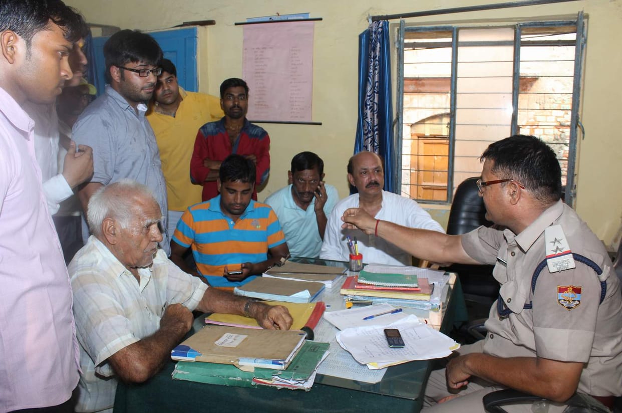 shopkeeper beaten for not giving side
