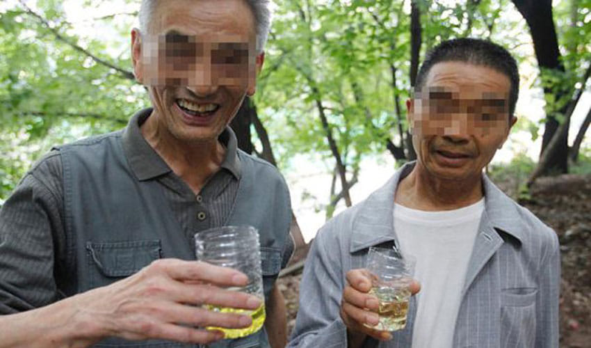 this man drink his urine