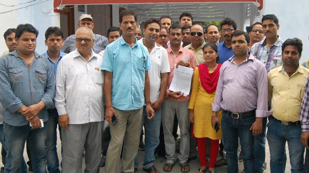 Contract employees sent a memorandum to CM