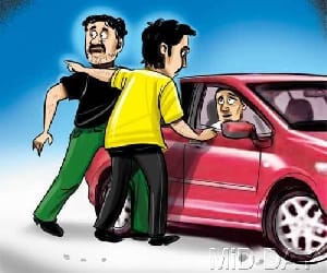 By telling the inspector called 'loot' Li car