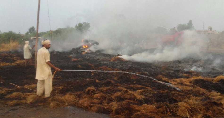 Fire in straw board factory, factory burned, thread burn, fire brigade, sirsa