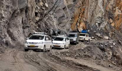 road block in badrinath highway and kedarnath foot route due to landslide