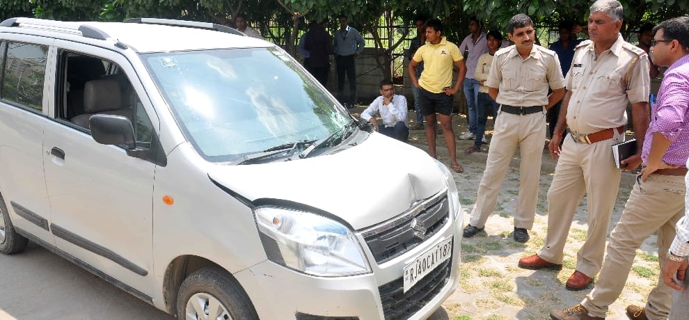 The young man's body was found in the car, the AC running glazed own bed
