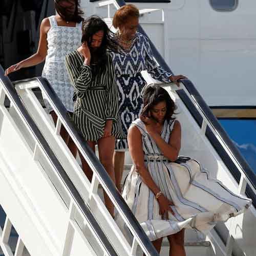 First lady and Obama girls land in windy Madrid faces Marilyn Monroe moment