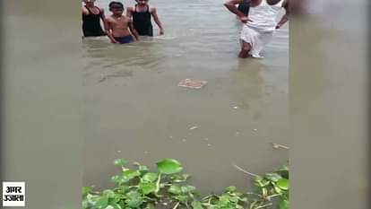 Stone floating in river