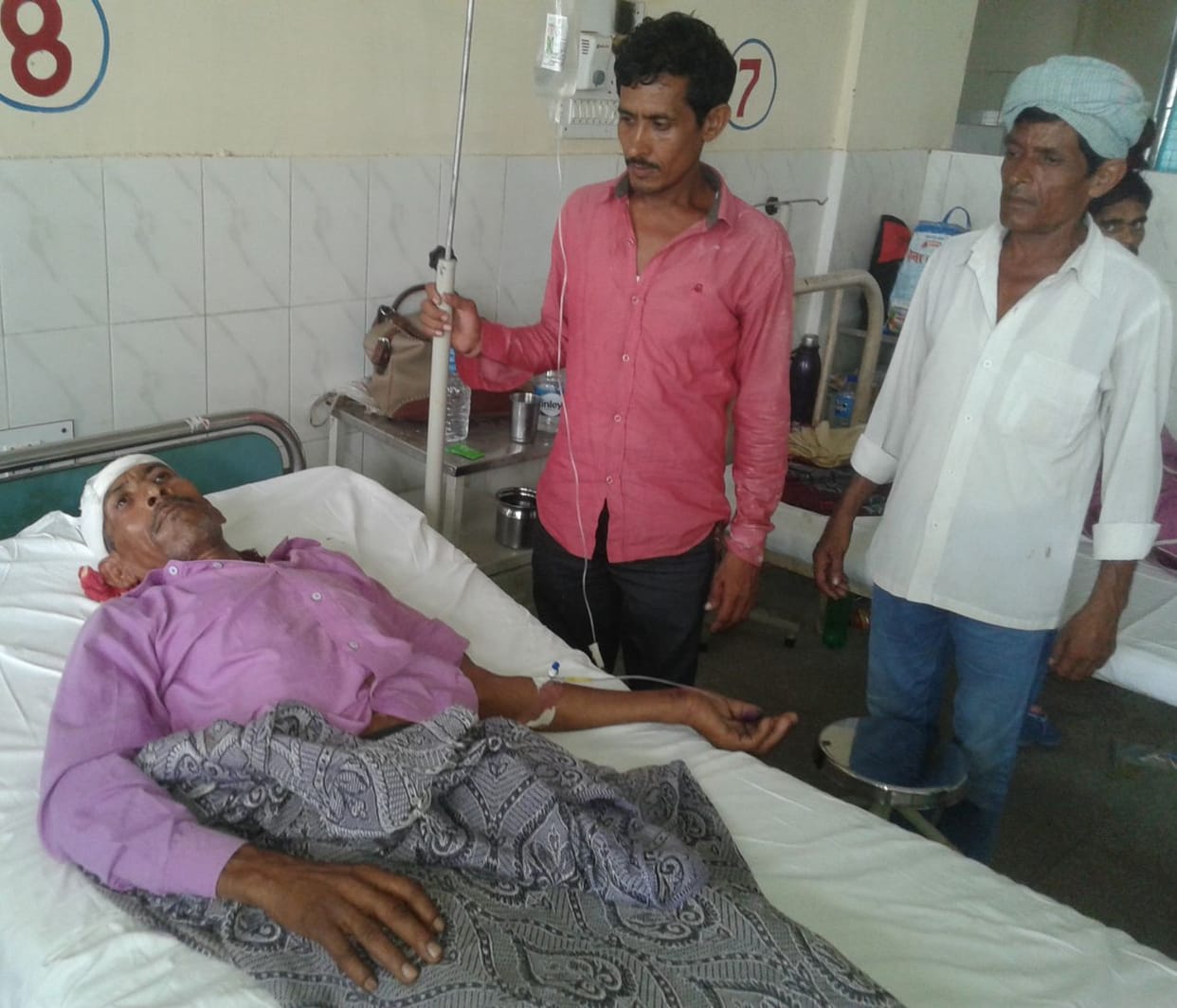 five injured in accident including women, hospitalized
